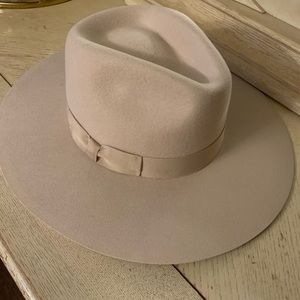 Flat Brim Panama Hat - Color Oatmeal.